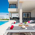 Shasya With Air Conditioning Vila